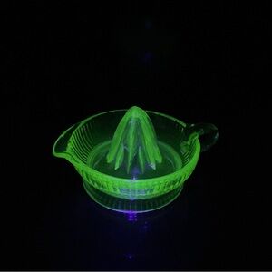 Vintage (1930s) Green Uranium Vaseline Depression Glass Citrus Reamer Juicer